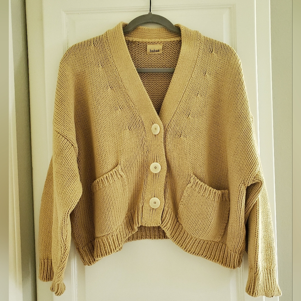Babaa No 22 Cardigan Clay Pot